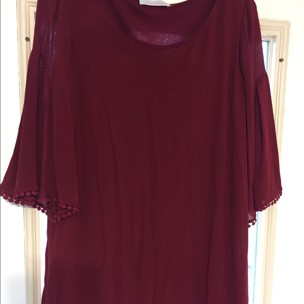 Beautiful flowy burgundy dress by Charlee. Size S